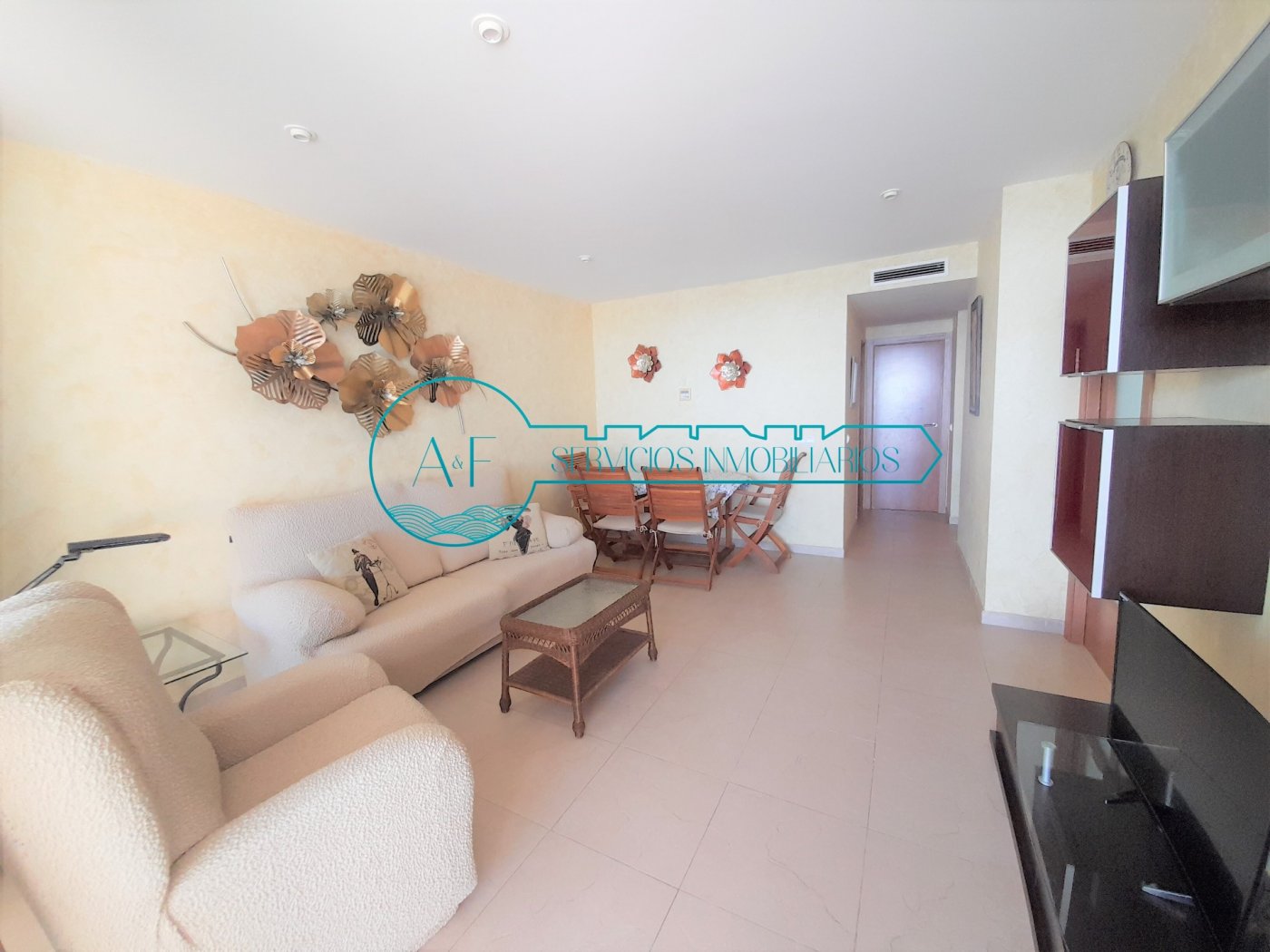 Ejemplo de un apartamento en Oropesa del Mar con vistas al mar. Fotografía de una sala de estar. Inmobiliaria A y F Oropesa del Mar alquila un piso para tus vacaciones